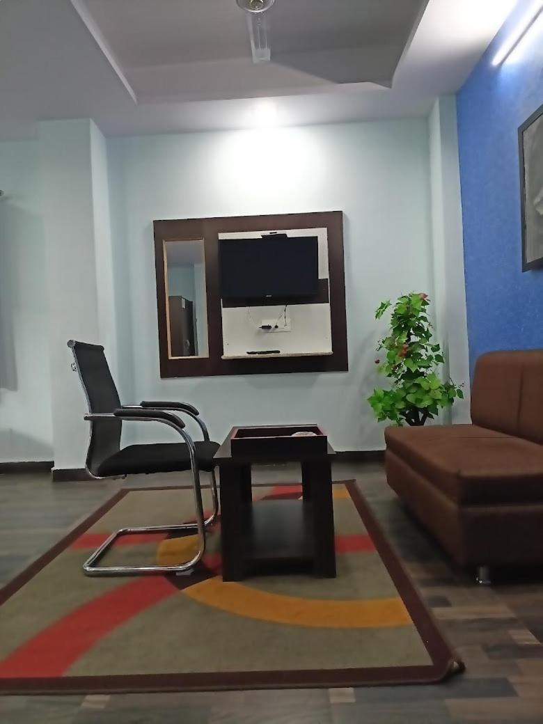 Hotel Atrium Inn Рішикеш Екстер'єр фото